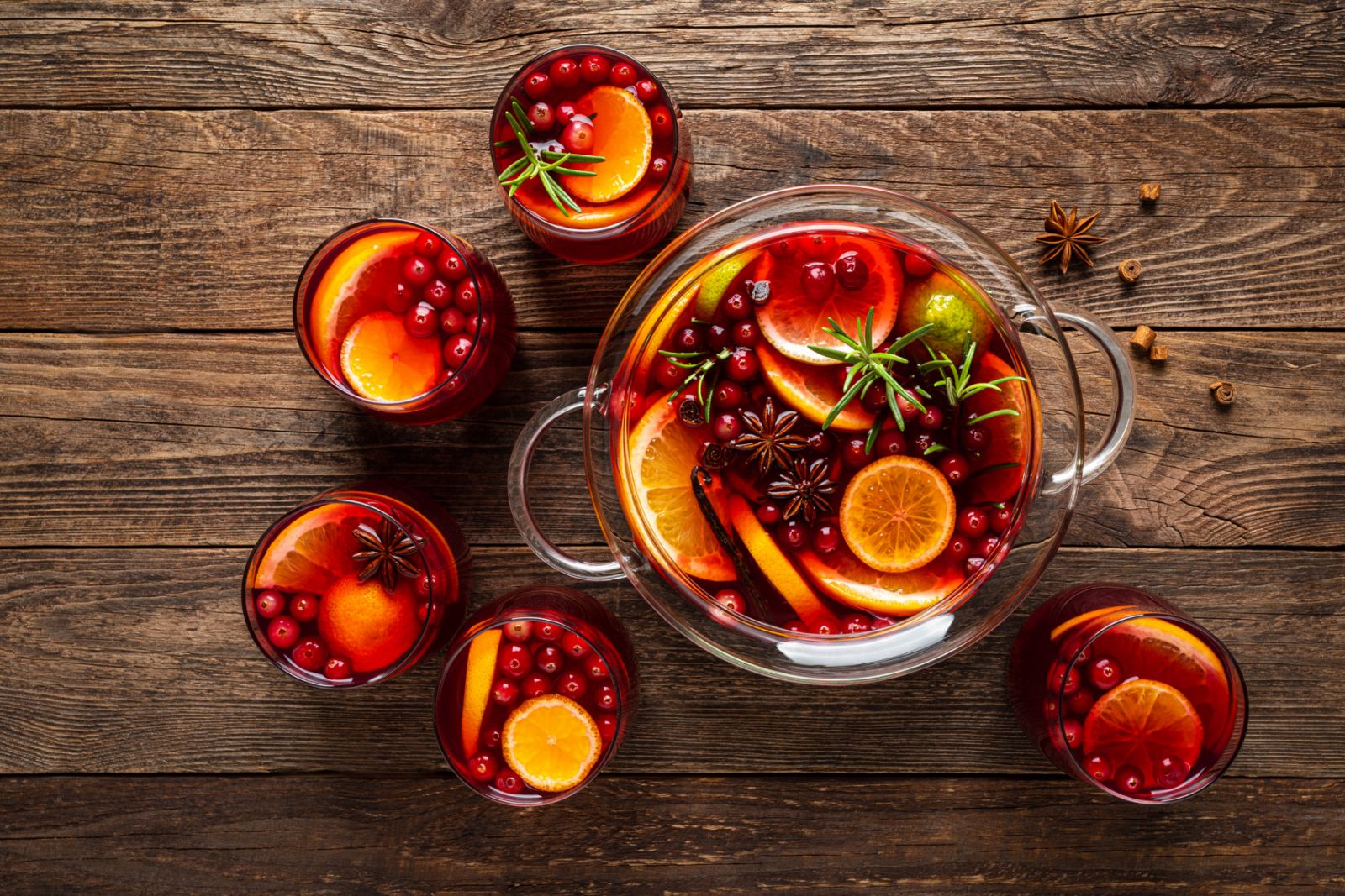 Cranberry and citrus punch. (Photo: Getty Images)
