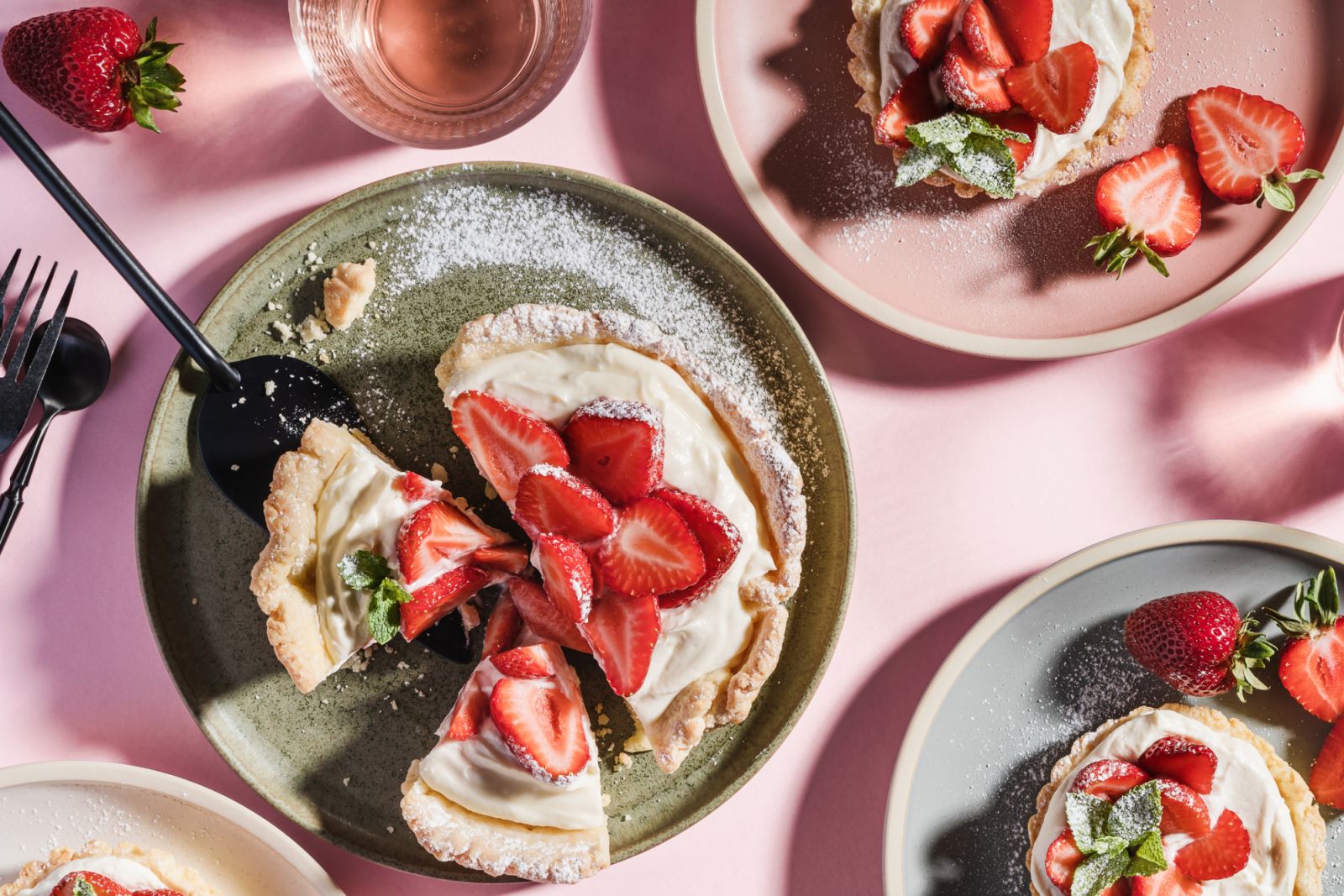 Strawberry desserts. (Photo: Getty Images)