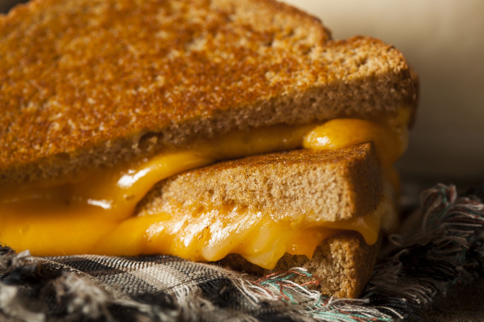 Grilled cheese sandwiches. (Photo: Carina Darjan / Getty Images)