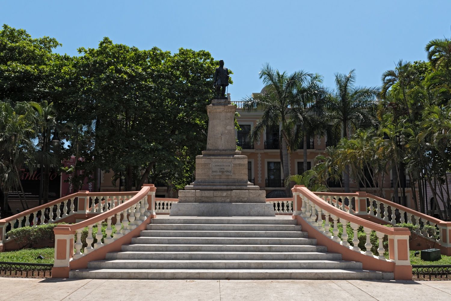 The statue of General Cepeda Peraza in the park Hidalgo, Merida, Mexico.