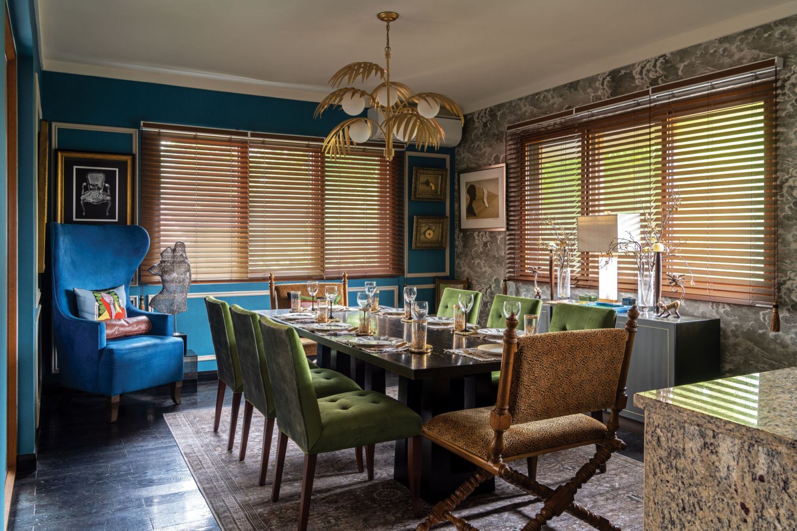 Teal walls, contrast wainscotting and tropical touches make for a fun dining space (Photo: Scott A Woodward)