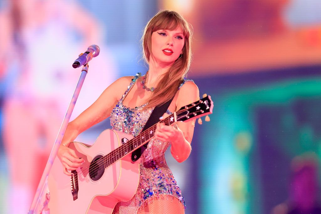 SAO PAULO, BRAZIL - NOVEMBER 24: (EDITORIAL USE ONLY. NO BOOK COVERS.) Taylor Swift performs onstage during "Taylor Swift | The Eras Tour" at Allianz Parque on November 24, 2023 in Sao Paulo, Brazil. (Photo by Buda Mendes/TAS23/Getty Images for TAS Rights Management )
