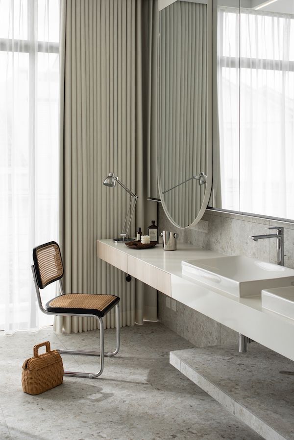 The master bath is spacious and sleek (Photo: TWJPTO)
