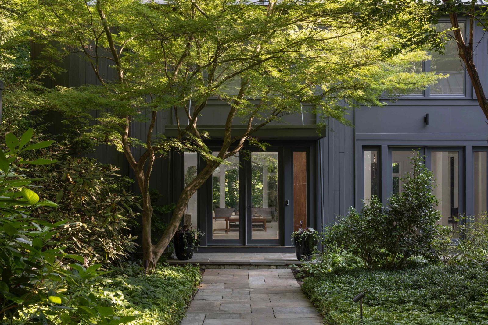 Originally built in 1994, the residence was designed by the highly regarded Stephen Muse Architects