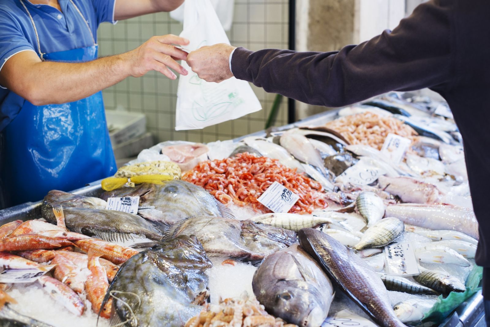 A seafood market. (Photo: Getty Images)