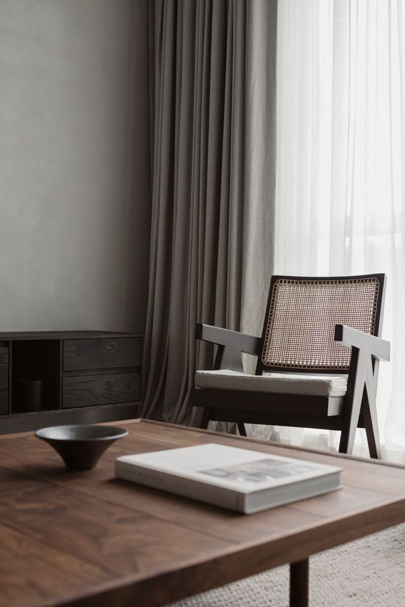 Subtle texture meets natural materials