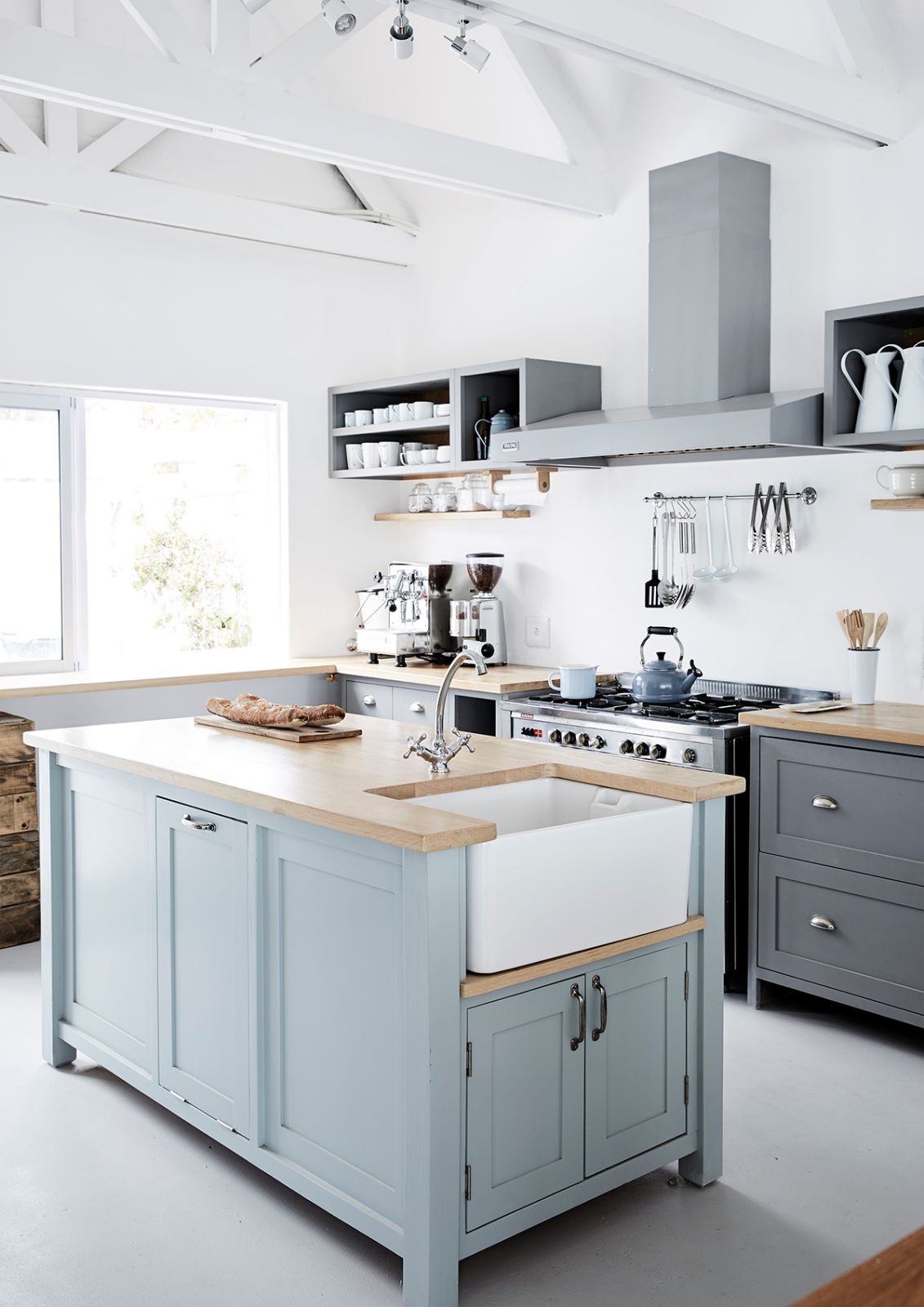 A kitchen that embraces coastal simplicity