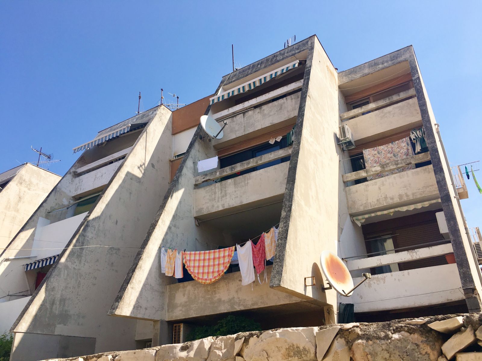 Perumahan di Croatia menggunakan struktuk Brutalist (Photo: Thesatirechap / WikiCommons)
