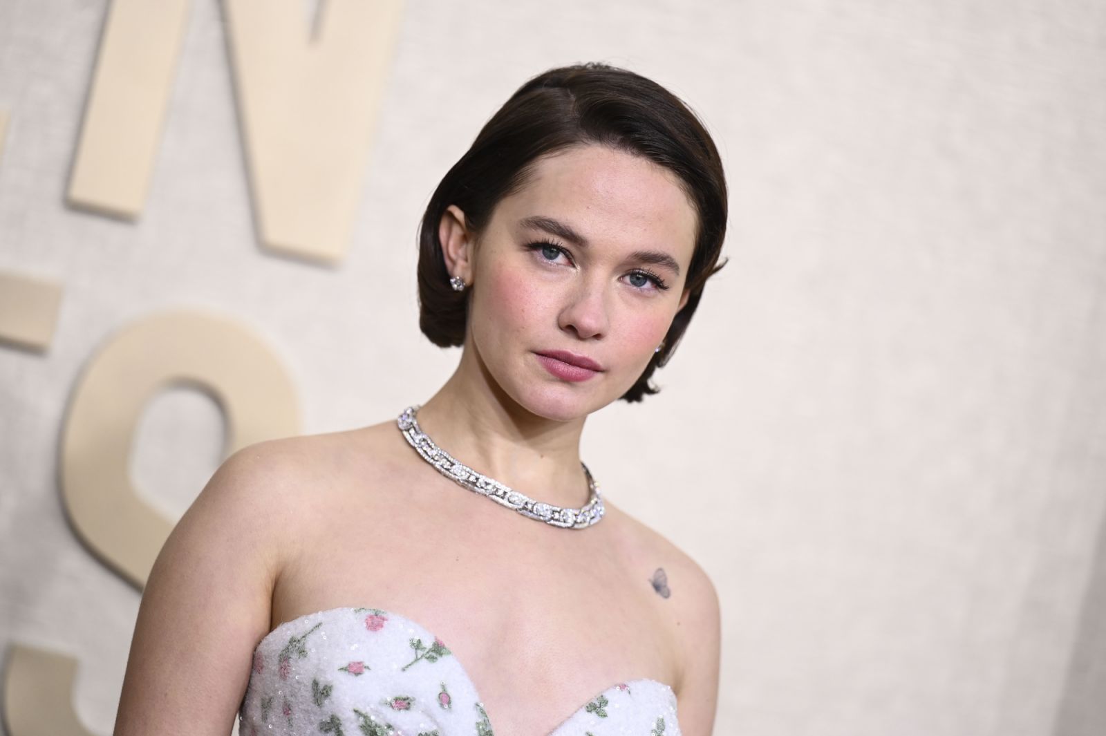 寶格麗珠寶和Miu Miu禮服在Caliee Spaeny身上充分襯托青春甜美氣質。(Photo by Gilbert Flores/Golden Globes 2024/Golden Globes 2024 via Getty Images)