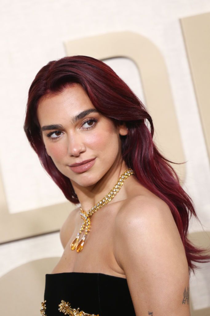 Dua Lipa的Schiaparelli禮服和Tiffany珠寶作品搭配非常巧妙出色。(Photo by Tommaso Boddi/Golden Globes 2024/Golden Globes 2024 via Getty Images)