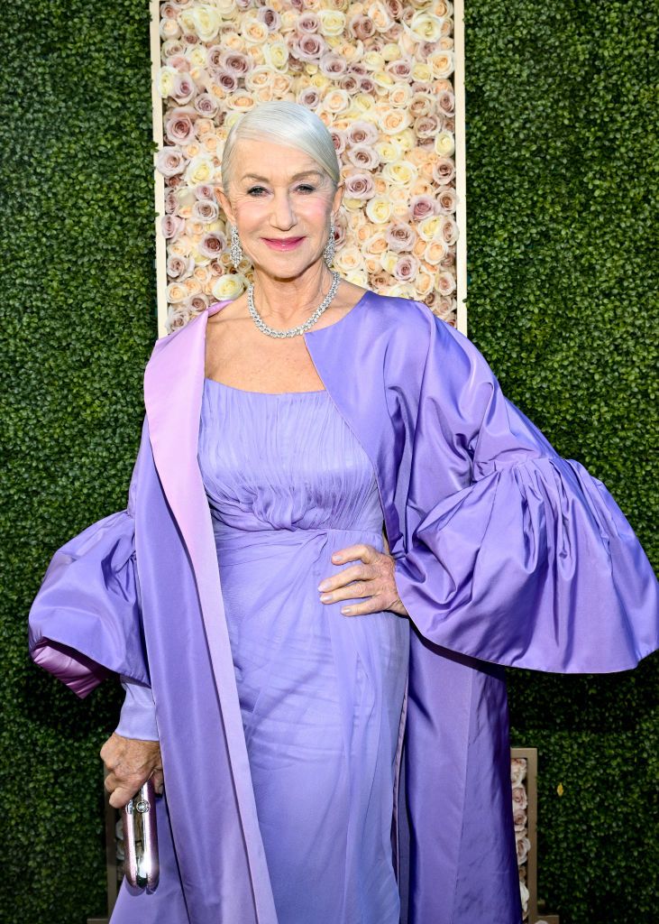 海倫米蘭穿上紫色禮服、搭配Harry Winston珠寶作品出席金球獎。(Photo by Michael Buckner/Golden Globes 2024/Golden Globes 2024 via Getty Images)