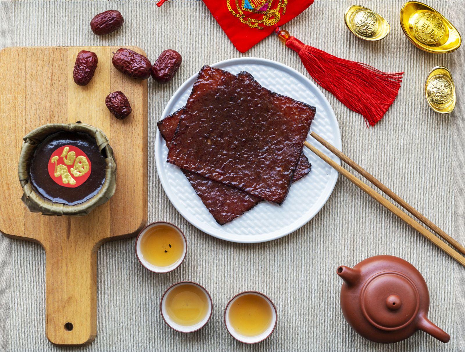 Lunar New Year snack spread featuring bakkwa. (Photo: Getty Images)