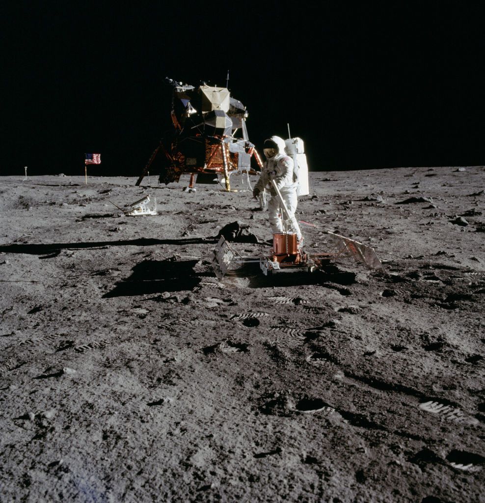 1973年，美國太空人阿姆斯壯搭乘阿波羅11號成功登上月球，成為人類史上第一名踏上月球表面的人。(Photo by: HUM Images/Universal Images Group via Getty Images)