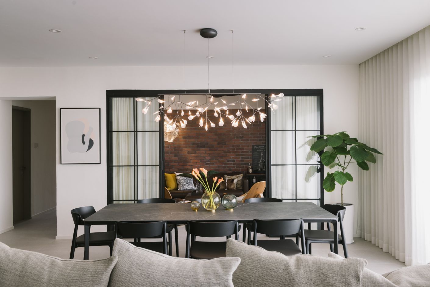 A Moooi Heracleum III lamp by Bertjan Pot catches the eye in the dining room
