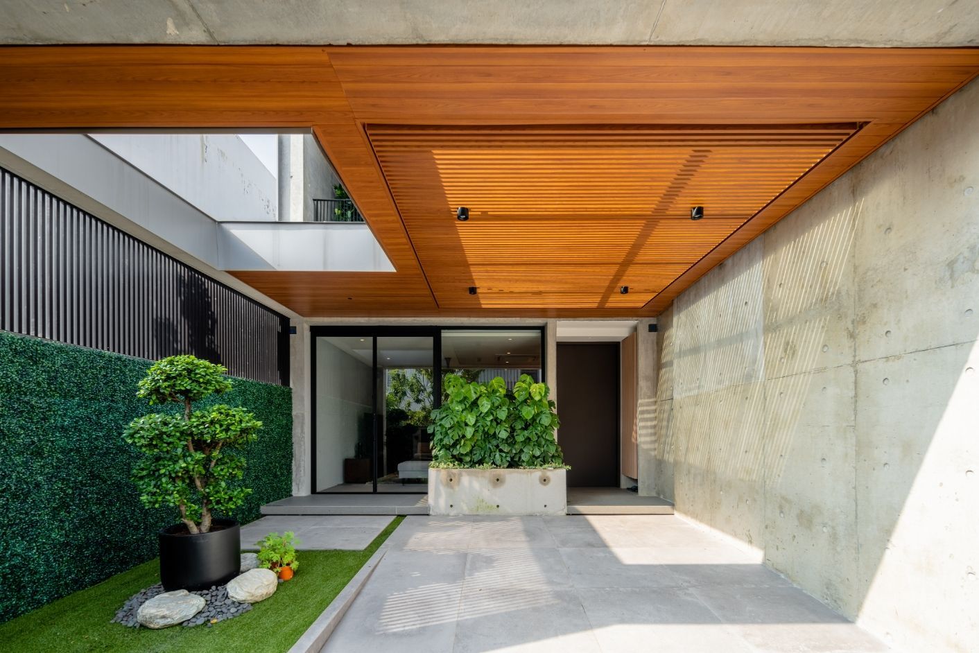 The inviting car porch