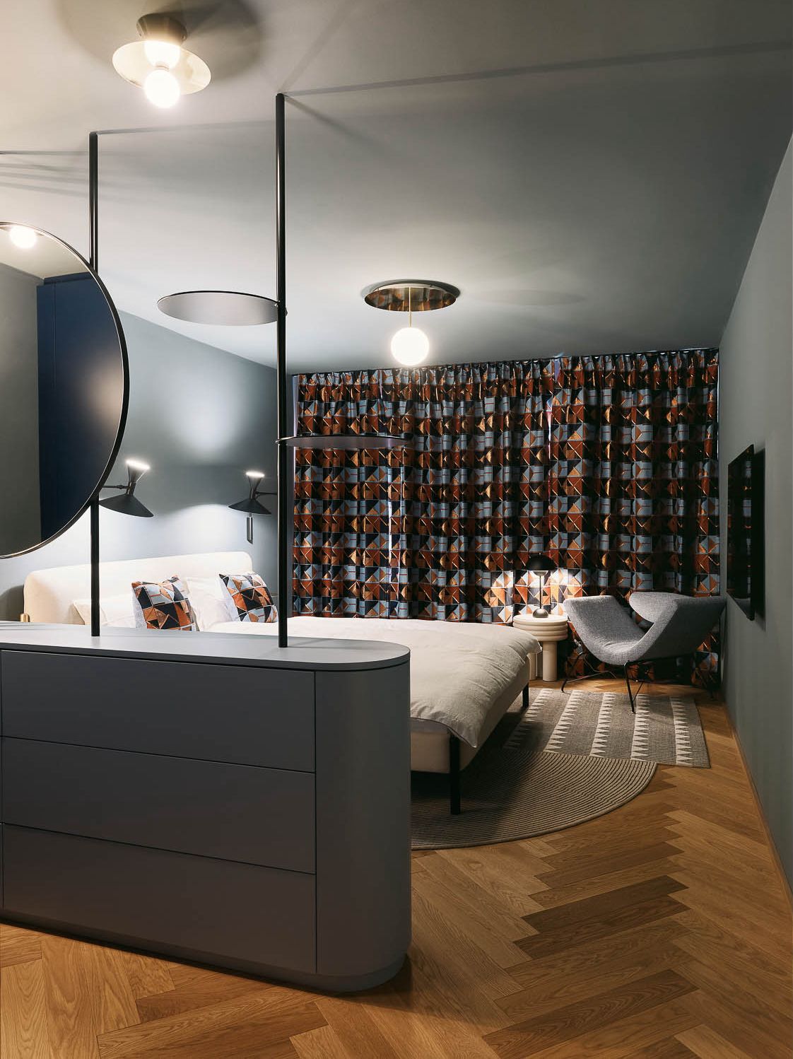 Master bedroom in a private Munich residence (Photo: Instagram/@stephanie_thatenhorst)