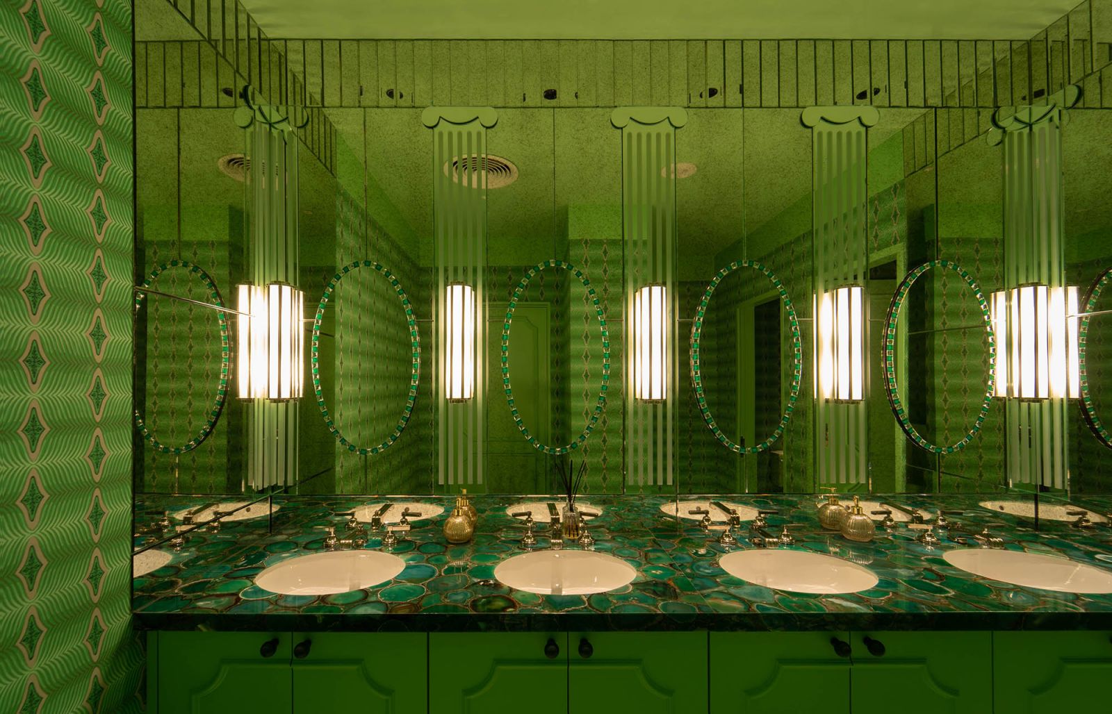 The all-green washroom at Josette Restaurant (Photo: Instagram/@lukeedwardhall)