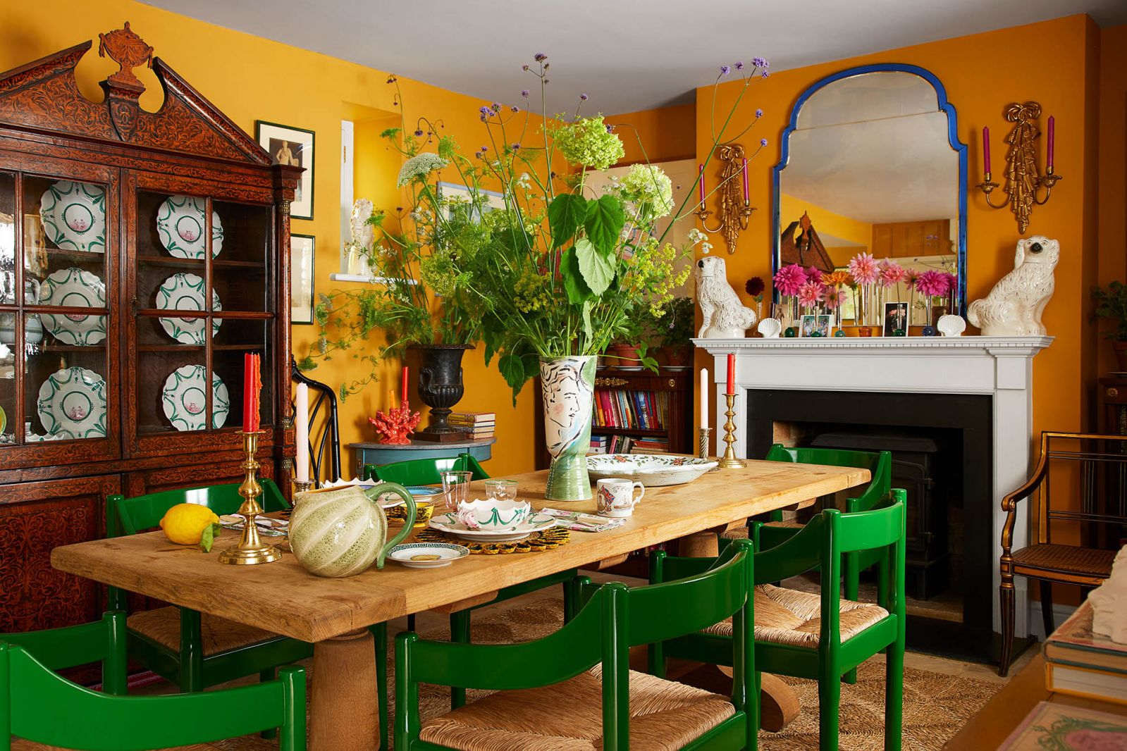 Dining room at Hall's Cotswold home (Photo: Instagram/@lukeedwardhall)