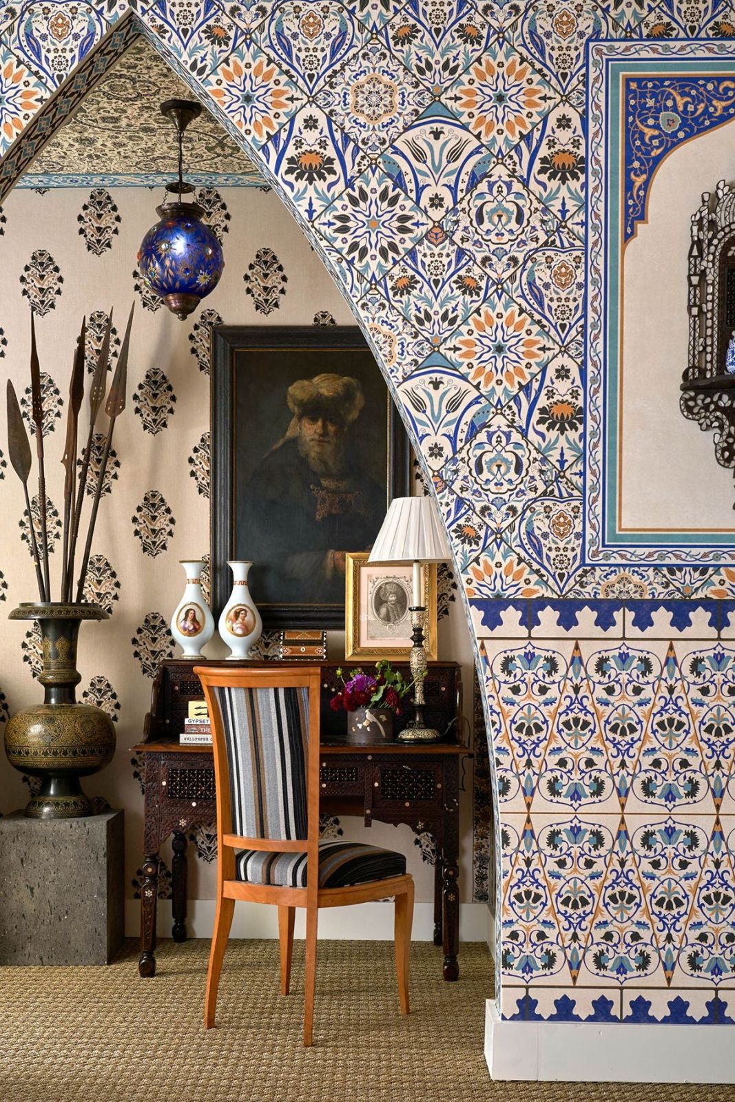 A Moroccan-inspired archway with intricate tile patterns (Photo: Instagram/@ceylonetcie)