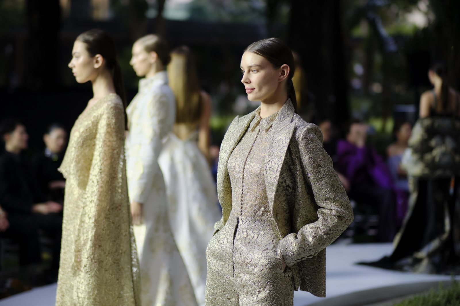 แฟชั่นโชว์ฉลองครบรอบ 15 ปีของ Asava Group ที่จัดอย่างยิ่งใหญ่