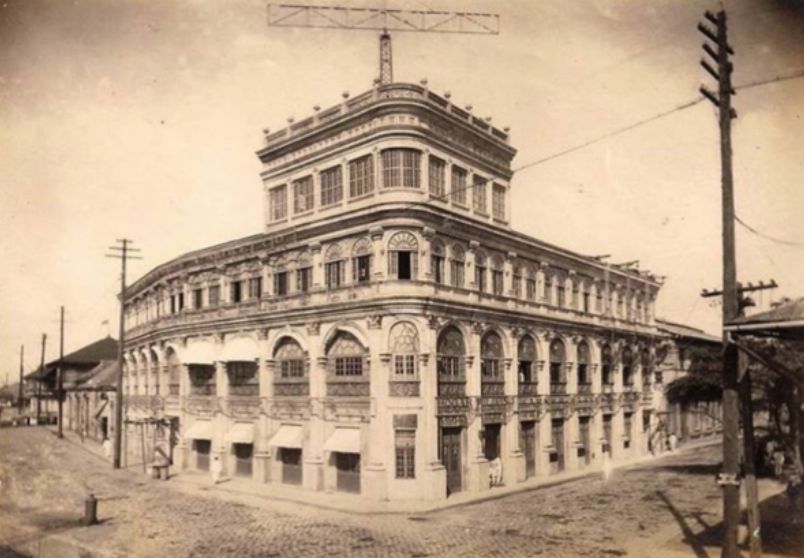 The old El Hogar Building (Photo; Arquitectura Manila)