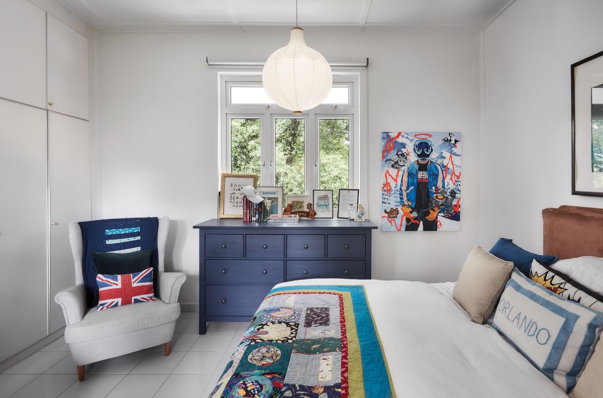 A fun gaming-inspired painting jazzes up Orlando’s bedroom