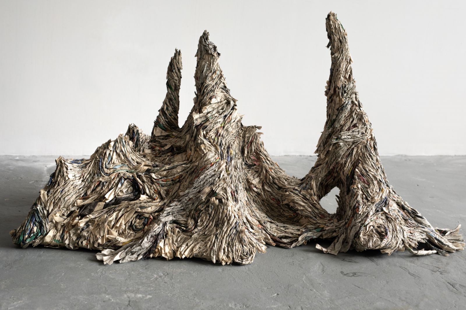 Kelly Wang's "Brust Rest 2" (2023), on view for "Living Paper" at Galerie du Monde, 108 Ruttonjee House, 11 Duddell St, Central, January 10 - March 9, (Photo: courtesy Galerie du Monde)