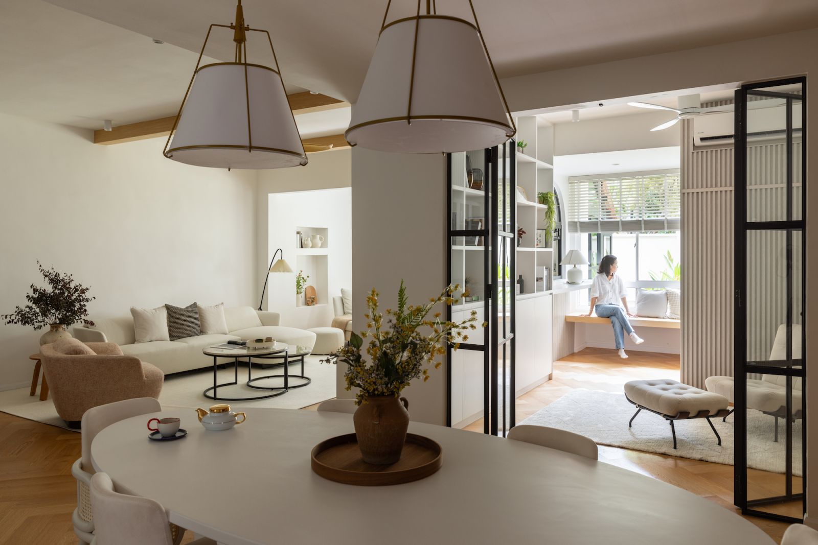 Natural light pouring into the quiet luxury home (Photo: Lawrence Choo)
