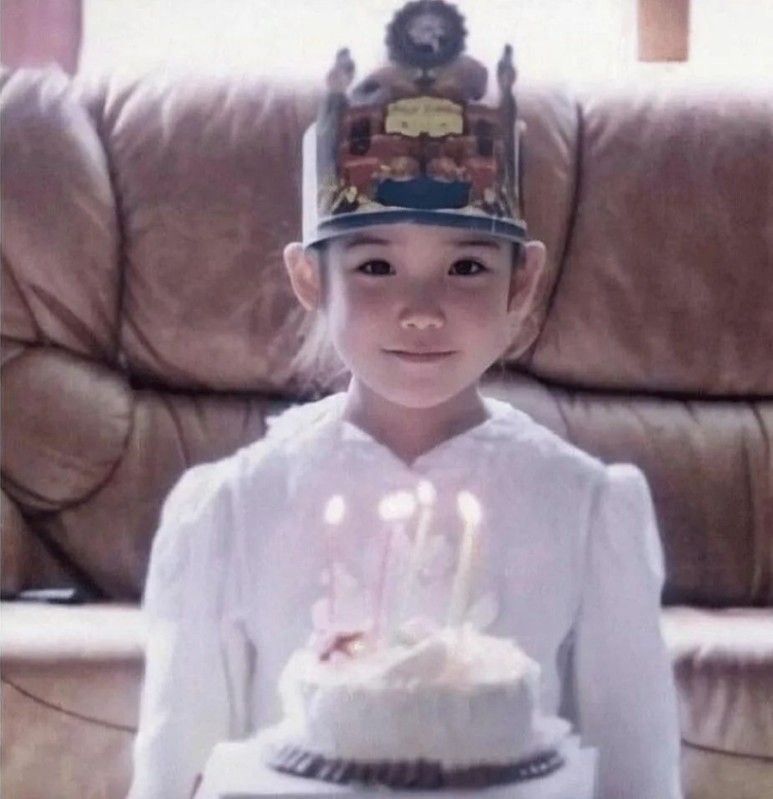 IU 出身貧困,自小決心成為歌手。