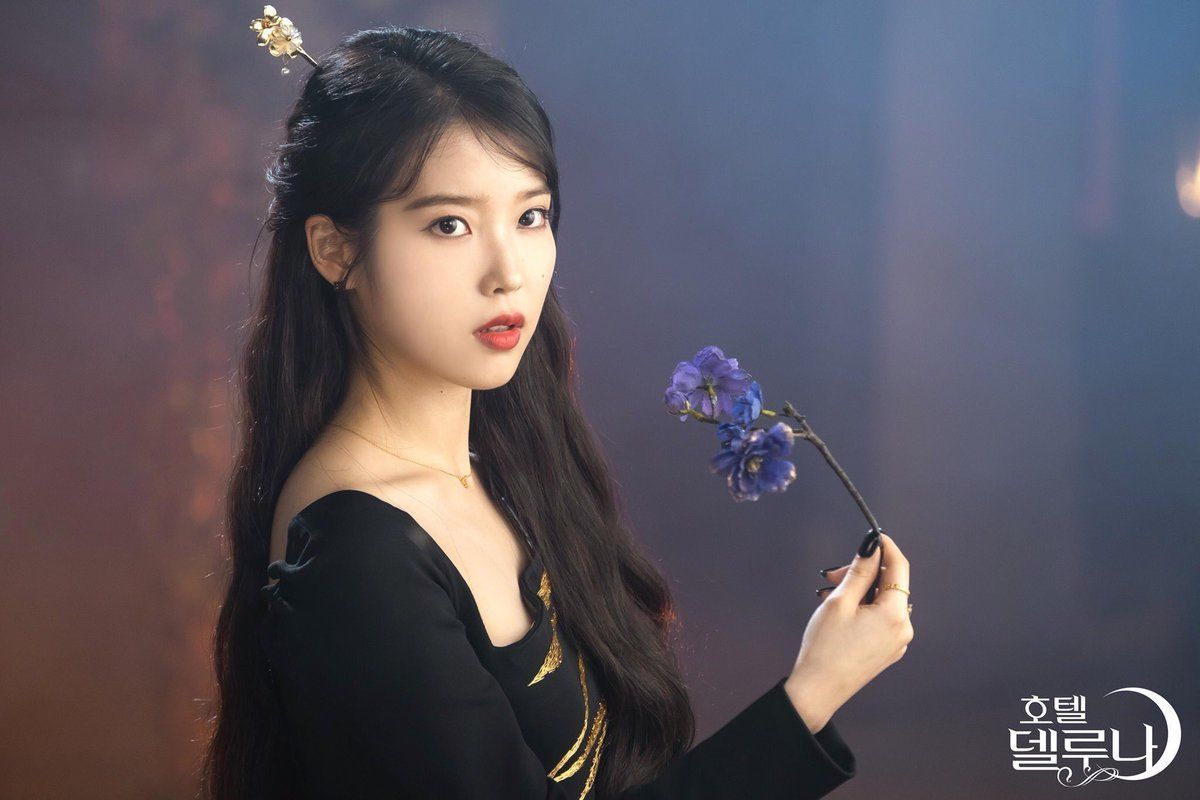 IU 出演《德魯納酒店》創下收視奇蹟。(Photo: tvN)
