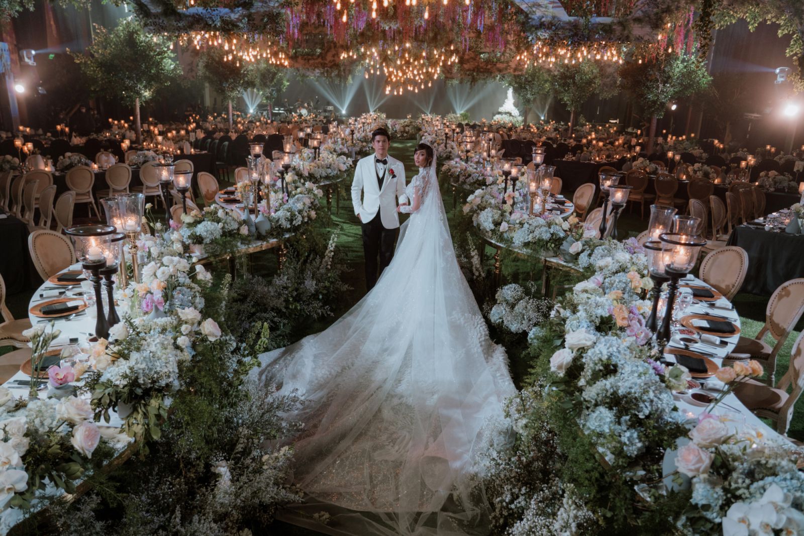 Alodia Gosiengfiao and Christopher Quimbo at their wedding reception at the Grand Ballroom of Manila Marriott Hotel (Photo: Metro Photo)