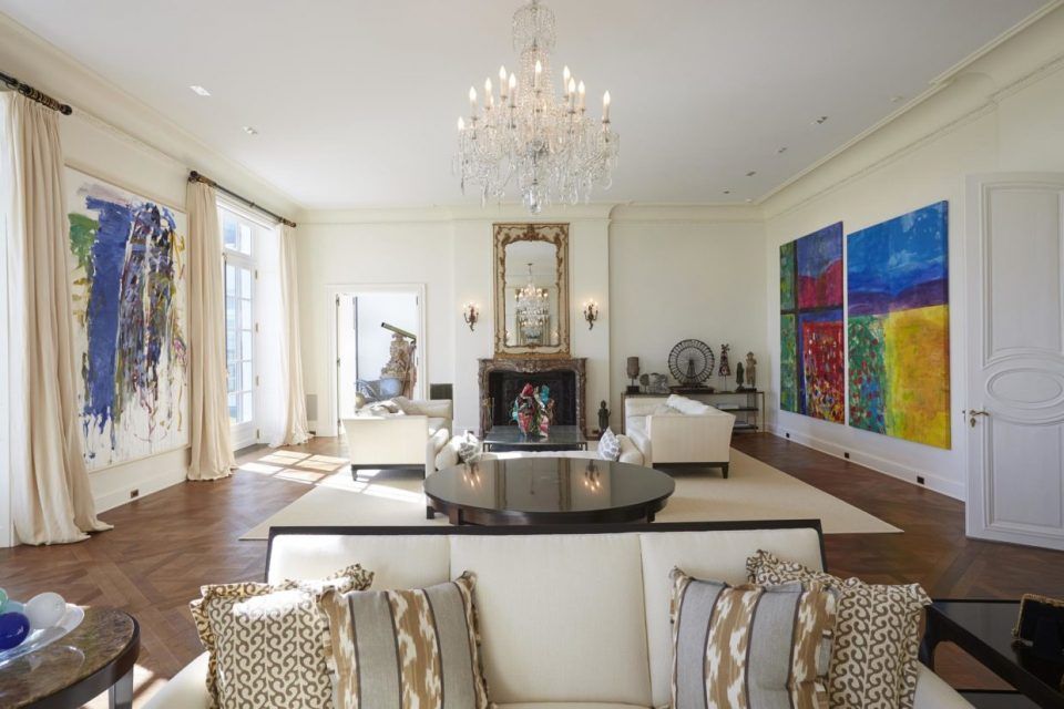 Traditional chandelier, Italian marble fireplace and French parquet flooring (Photo: Bespoke Real Estate / toptenrealestatedeals.com)