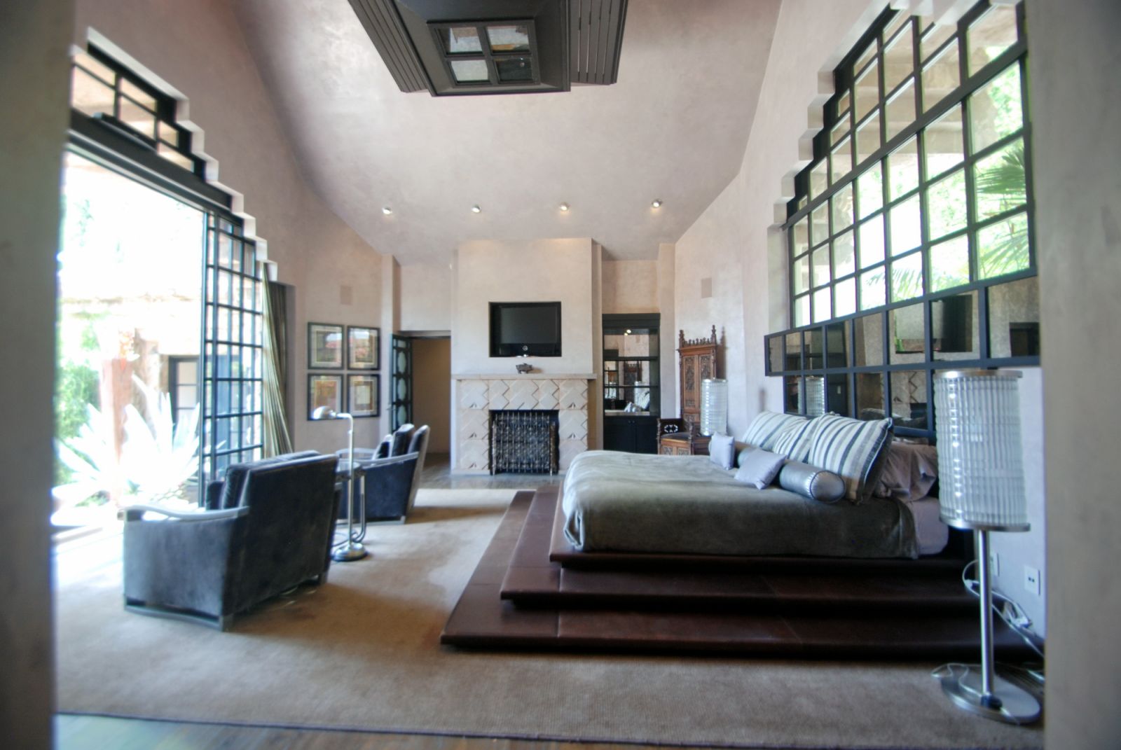 One of the seven bedrooms in the John Sowden House (Photo: MichaelJLocke / WikiCommons)