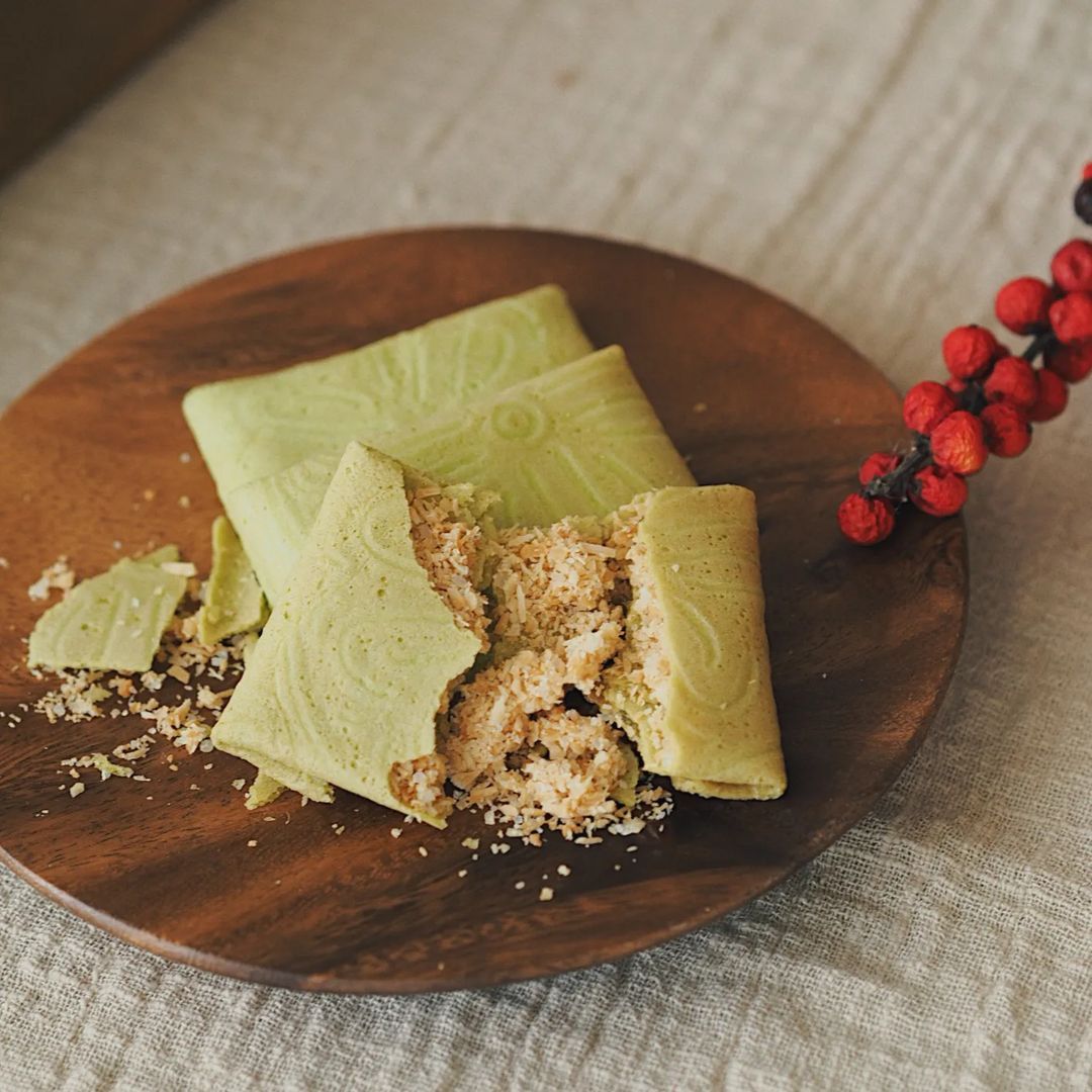 CC The Baker's pandan coconut love letters or kuih kapit (Photo: Instagram / @cc.thebaker)