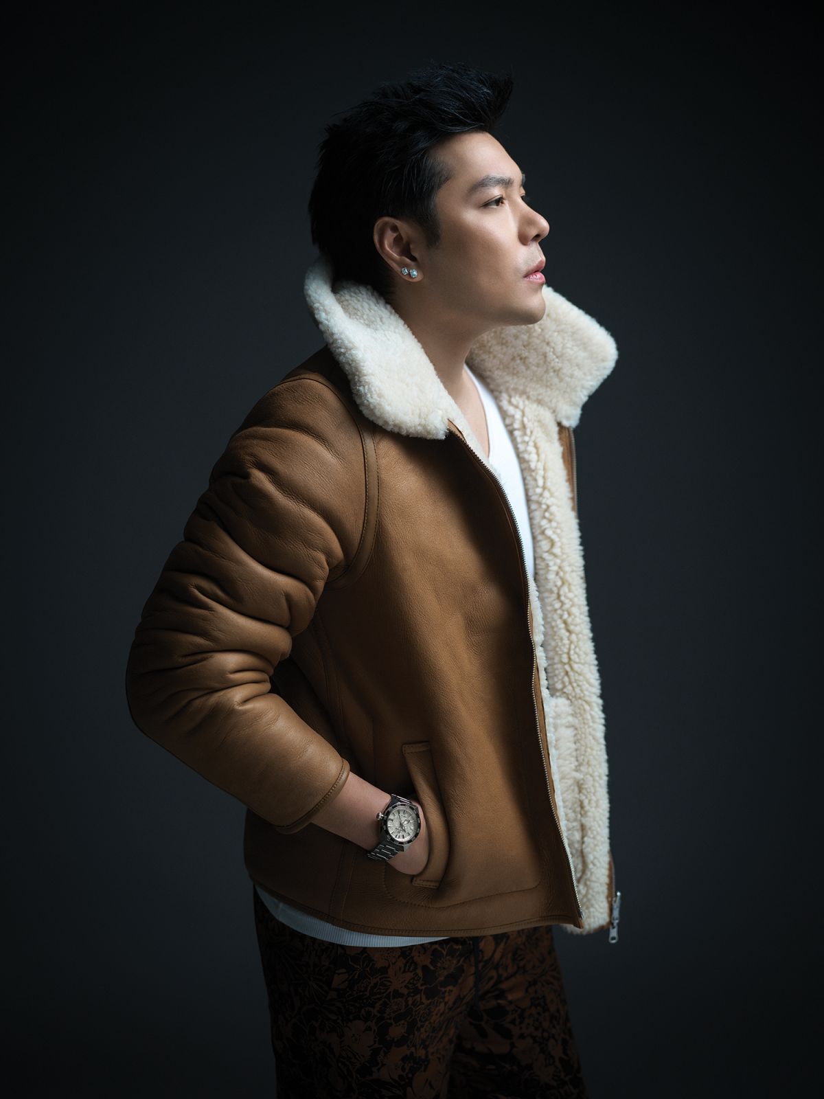 นาฬิกา จาก Grand Seiko Sport Collection รุ่น Tokyo Lion, เครื่องแต่งกาย จาก COS (ภาพ: Punsiri Siriwetchapun)
