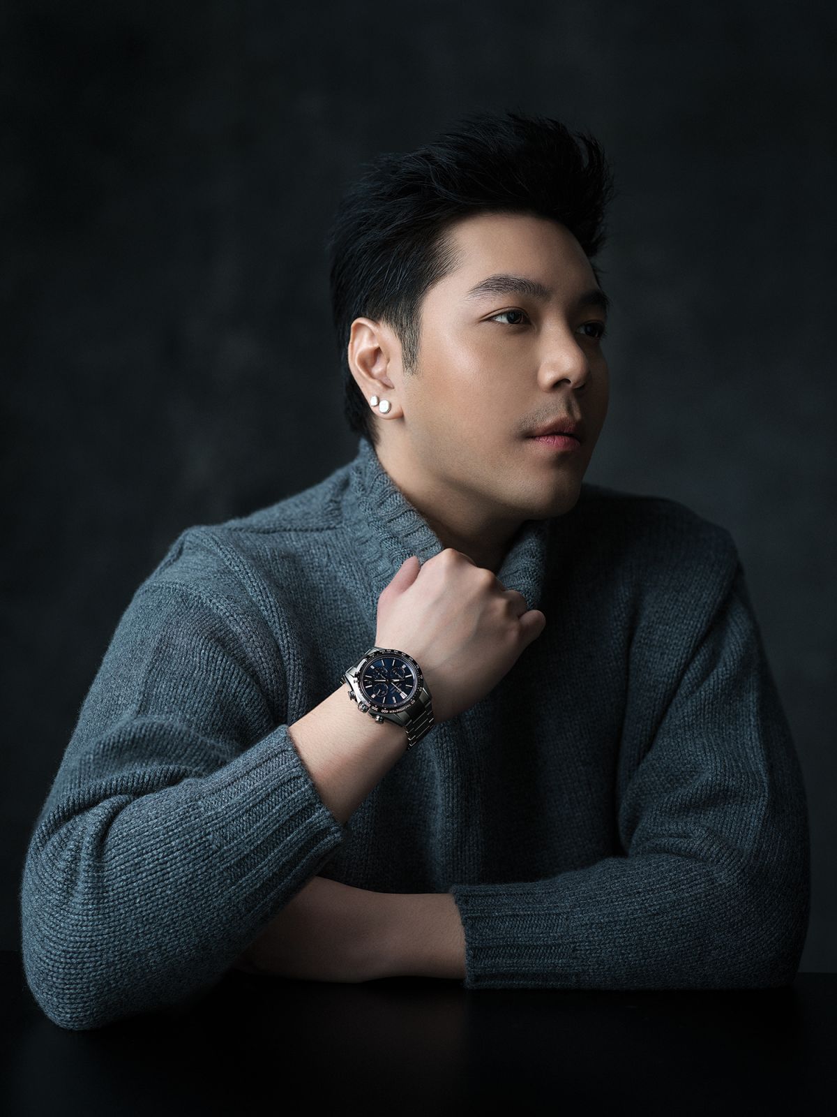 นาฬิกา จาก Grand Seiko Evolution 9 Collection รุ่น Tentagraph, เครื่องแต่งกายจาก COS (ภาพ: Punsiri Siriwetchapun)