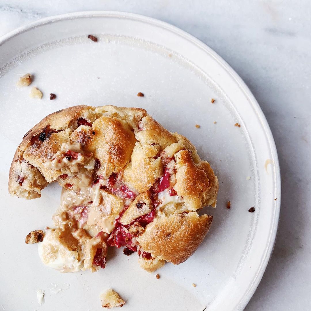 Raspberry and white chocolate cookie