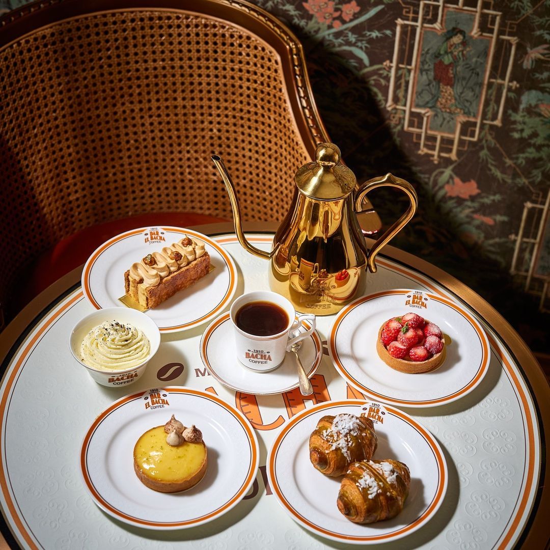 Arabica coffee complemented by pastries