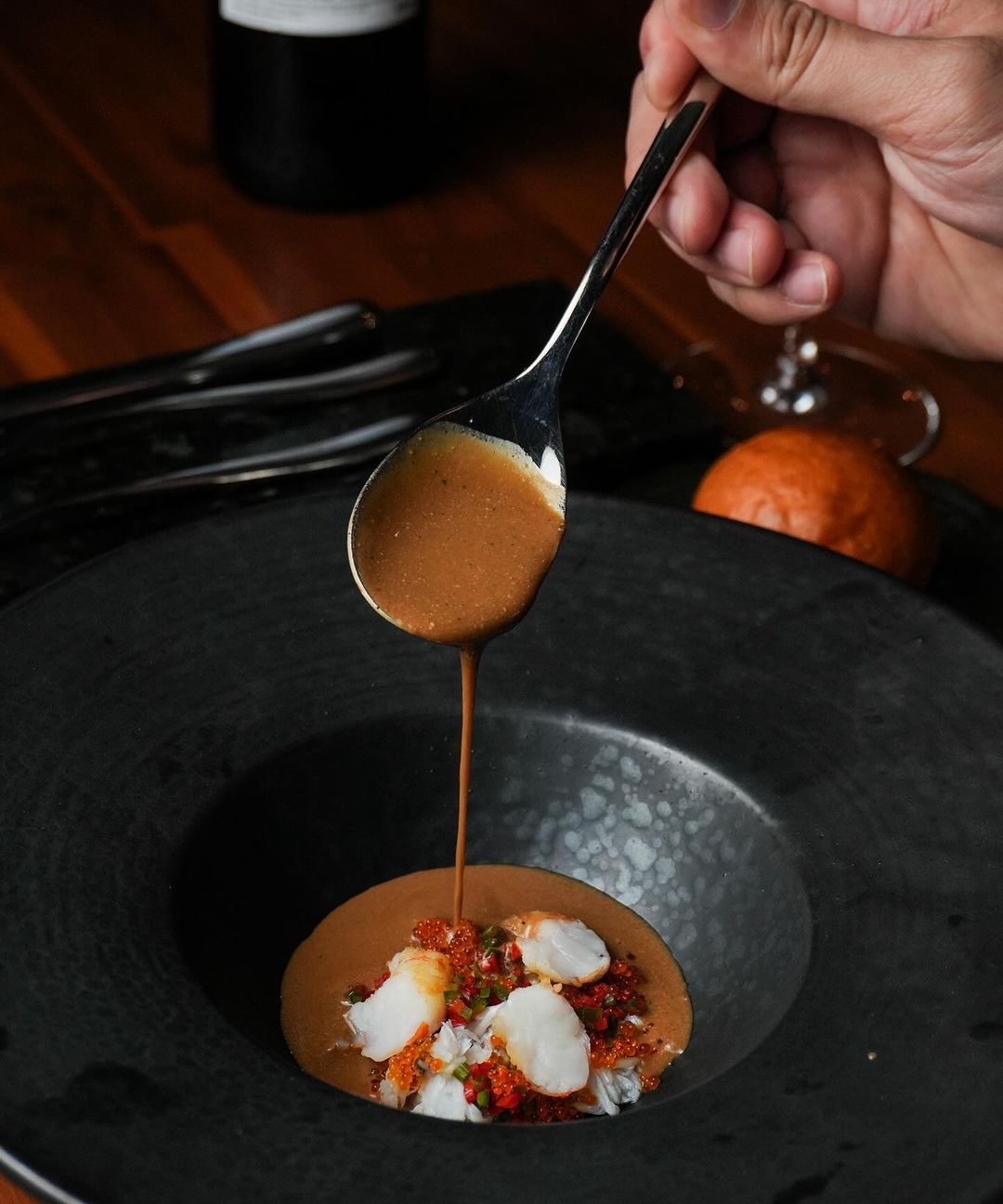 Flower crab in shellfish bisque (Photo: Instagram / @carbon.kl)