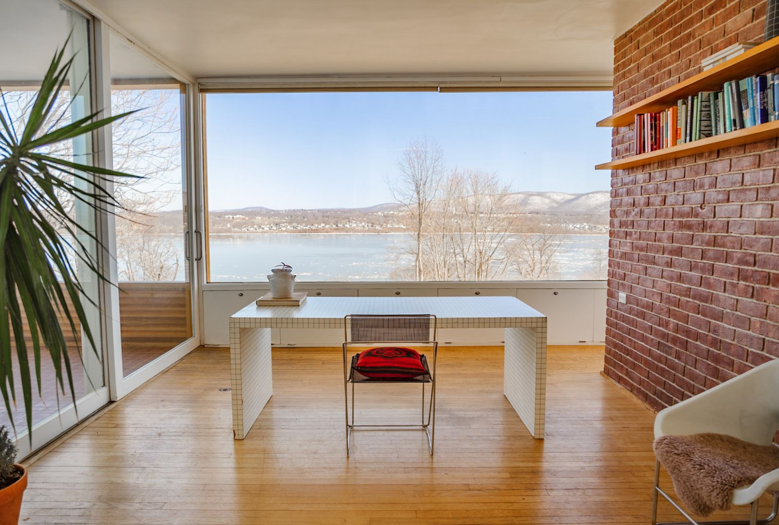 A dedicated workspace in the open plan home (Photo: Chris Daniele)