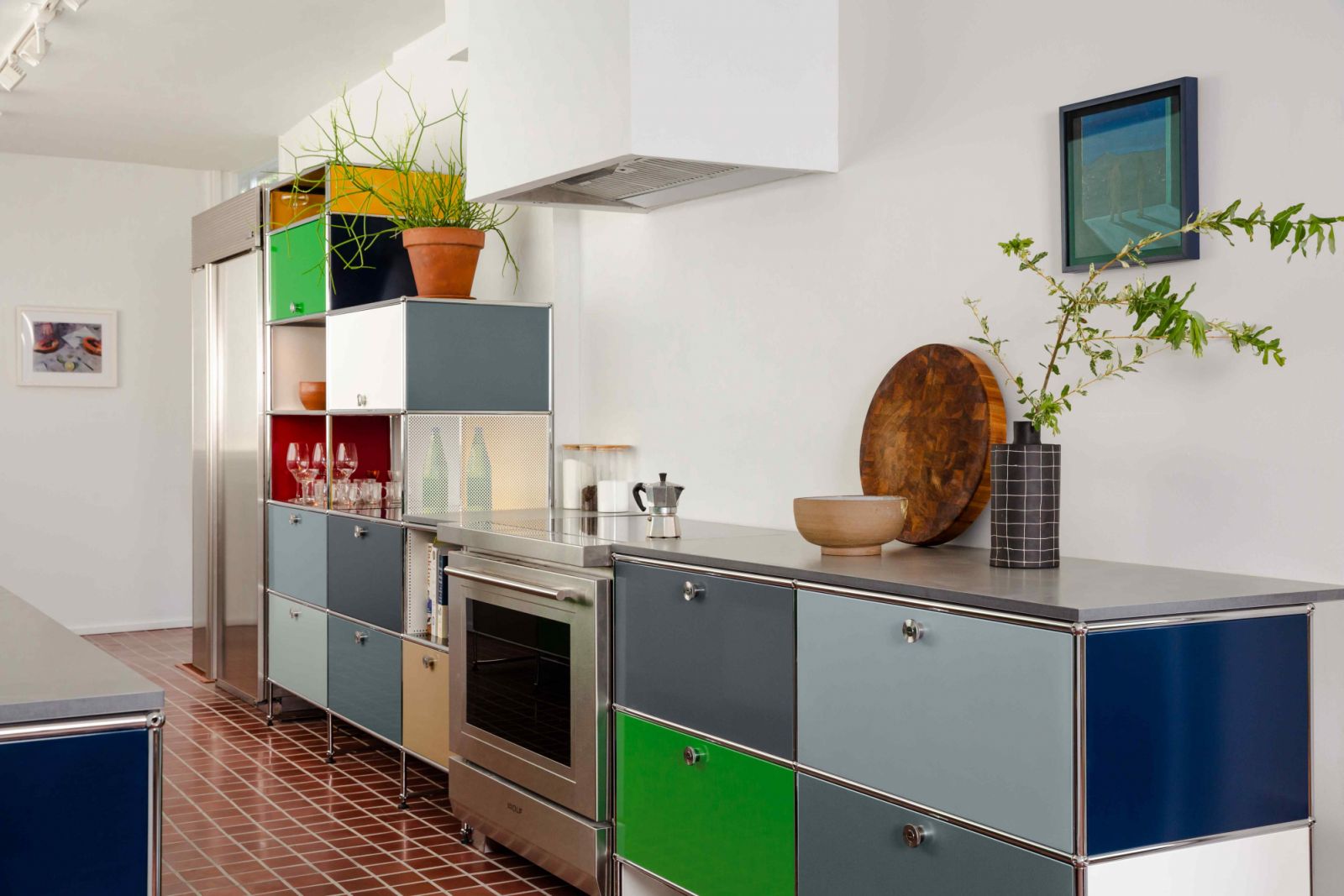 Exploring steel, a common and long-lasting material in mid-century kitchen cabinetries (Photo: Brian Ferry)