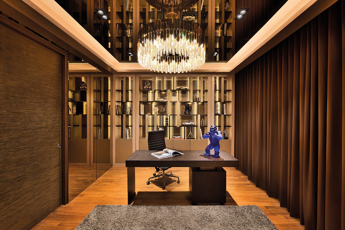 Mirrored panels on the ceiling and walls expand the sense of space in this handsome study