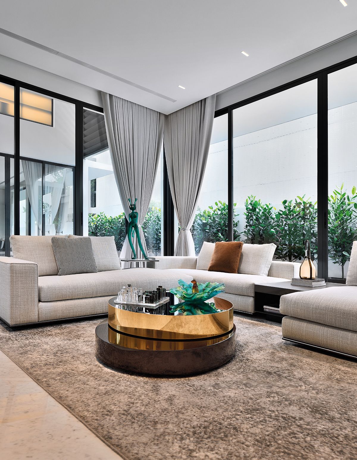 Furnishings from Minotti contribute to the elegant tableau in the living room