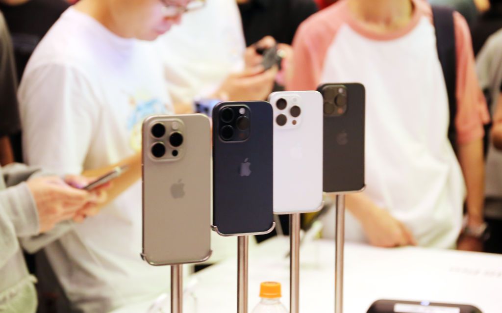 Apple的iPhone 15系列在今年終於正式支援USB Type-C接口,讓許多用戶大聲叫好。(Photo by Costfoto/NurPhoto via Getty Images)