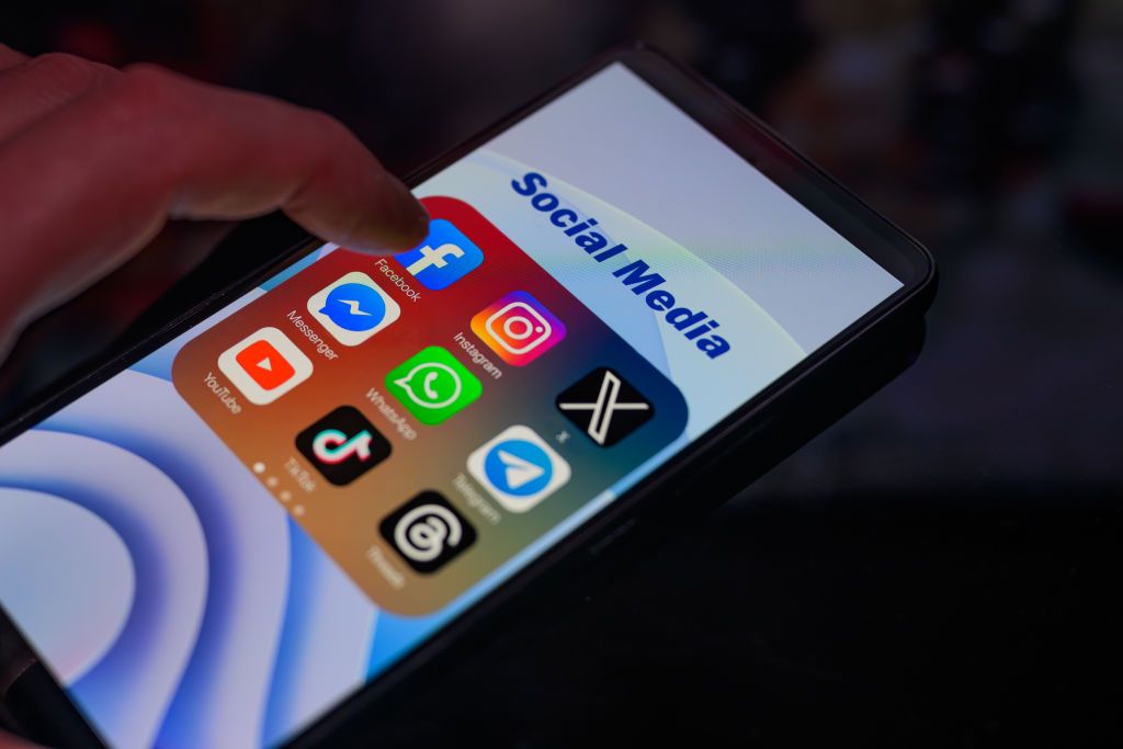 Facebook、Instagram、X、TikTok以及眾多社群軟體都在數位市場法的規範對象內。(Photo Illustration by Jonathan Raa/NurPhoto via Getty Images)