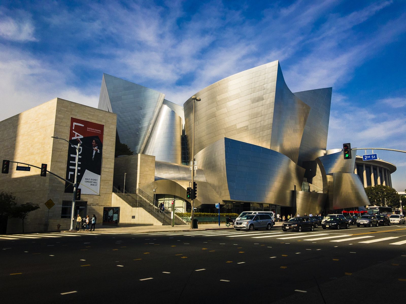The undulating structure of the Walt Disney Concert Hall, designed by Frank Gehry (Photo: Lando47 / WikiCommons)