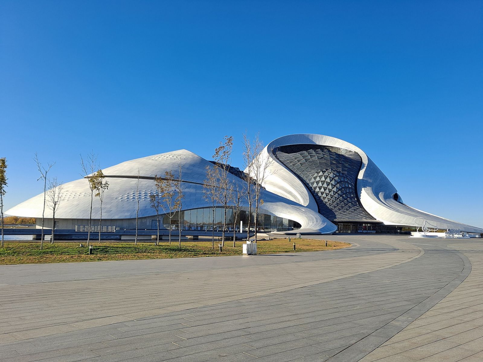 Harbin Grand Theatre is an architectural representation of the city's extreme climates (Photo: EditQ / WikiCommons)