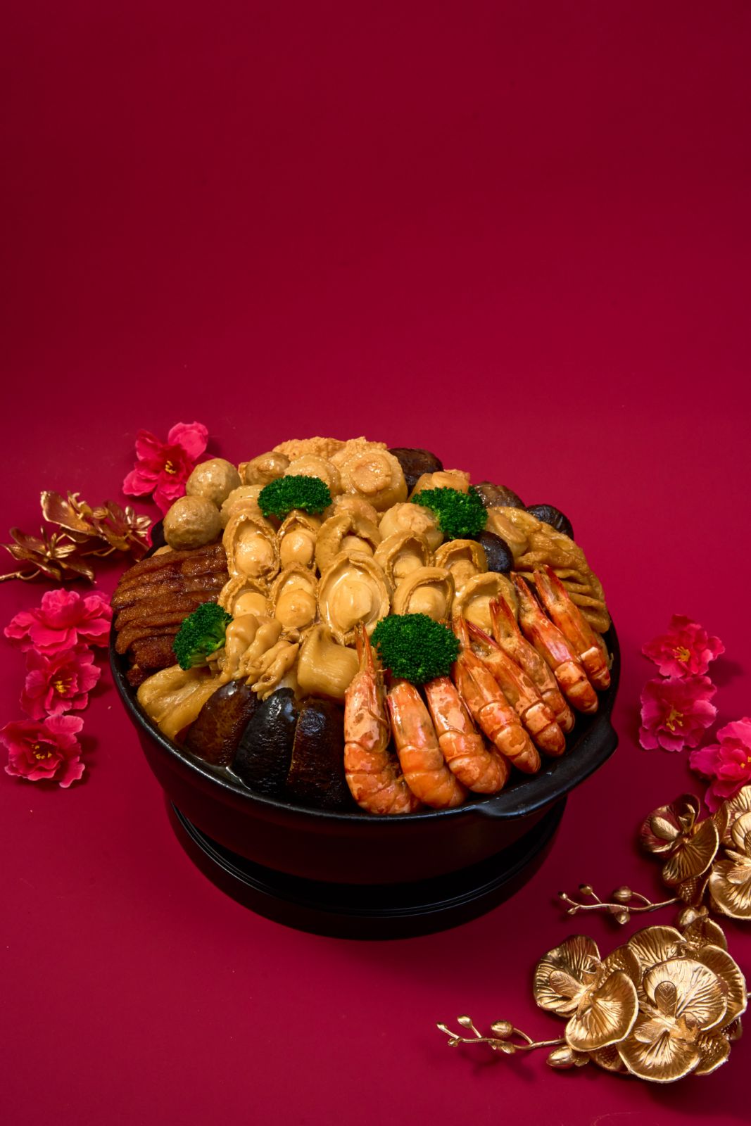 Prosperity treasure pot (Photo: Oversea Restaurant)