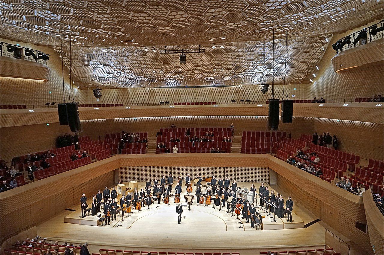 The theatre-in-the-round Grand Seine seats 6,000 people (Photo: Jean-Pierre Dalbéra / WikiCommons)