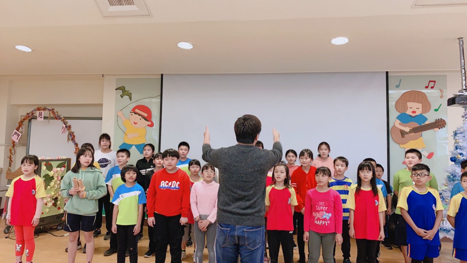 The choir at Lung Xing Elementary School in Liugui District, Kaohsiung City